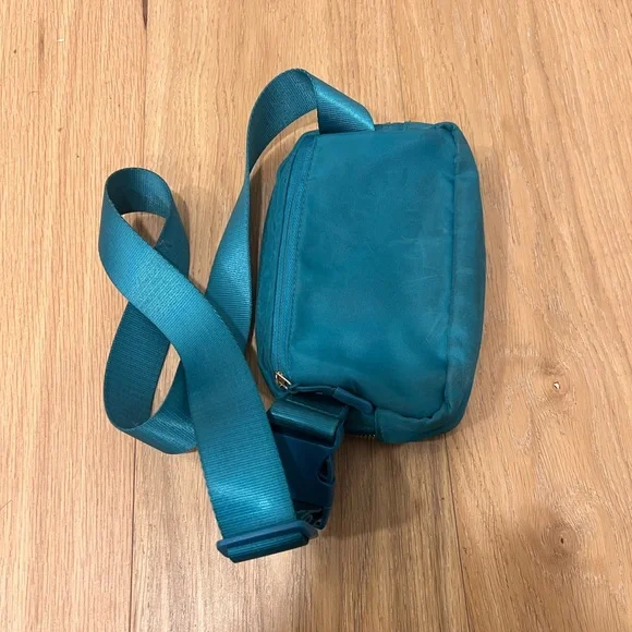 THE DARLING EFFECT Teal “All You Need” Belt Bag - Picture 3 of 4